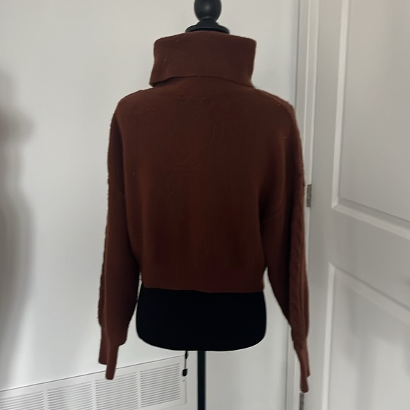 Wild fable cropped turtle neck sweater in brown size small - Picture 5 of 6